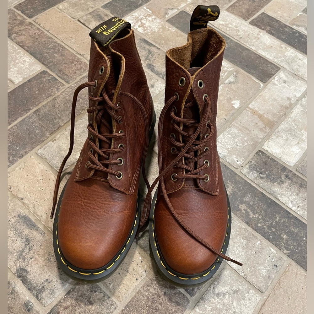 1460 Pascal Dr. Martens. Womens size 8